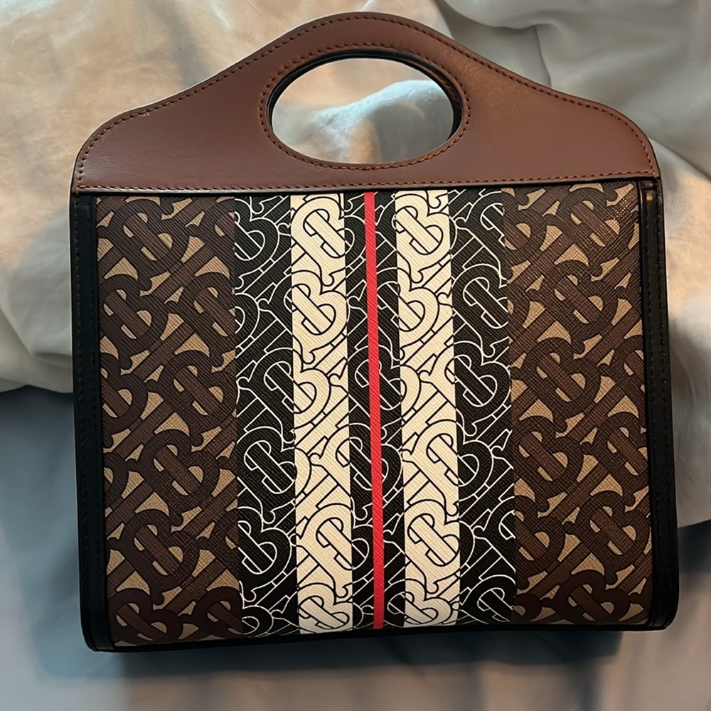 Burberry small handle bag 1 free wallet - Picture 2 of 15